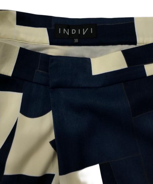 INDIVI（インディヴィ）INDIVI (インディヴィ) ネオジオメトリックプリントスカート/ミディスカート ベージュ×ネイビー サイズ:不明の古着・服飾アイテム