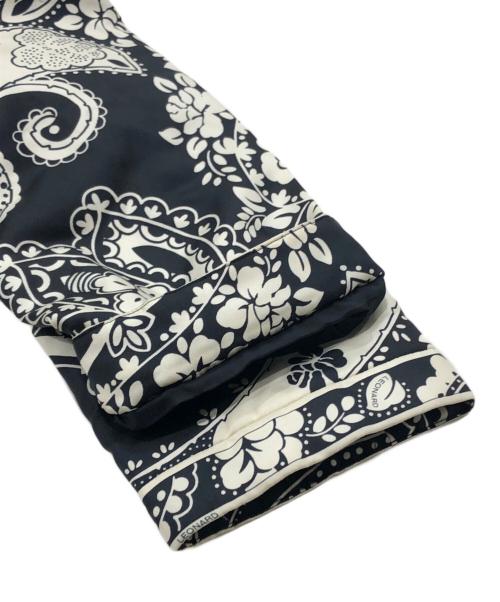 LEONARD（レオナール）LEONARD (レオナール) 総柄シルクジャケット ホワイト×ブラック サイズ:11Rの古着・服飾アイテム