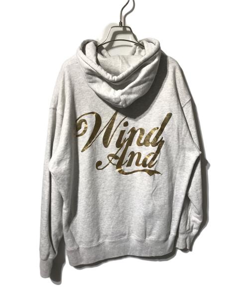 WIND AND SEA（ウィンダンシー）WIND AND SEA (ウィンダンシー) ロゴプリントプルオーバーパーカー グレー サイズ:Ｌの古着・服飾アイテム