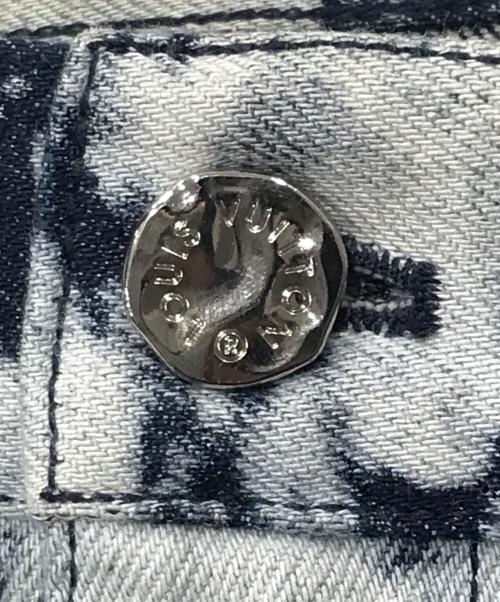 LOUIS VUITTON（ルイ ヴィトン）LOUIS VUITTON (ルイ ヴィトン) ポピードロシーフレアジーンズ ホワイト×インディゴ サイズ:83.5cm　W33の古着・服飾アイテム