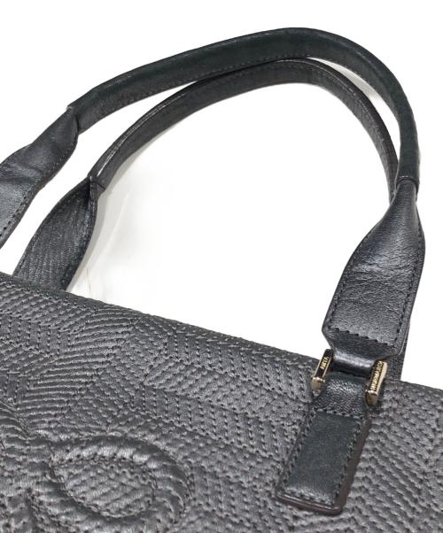 ANYA HINDMARCH（アニヤ・ハインドマーチ）ANYA HINDMARCH (アニヤ・ハインドマーチ) リボン柄ハンドバッグ グレーの古着・服飾アイテム