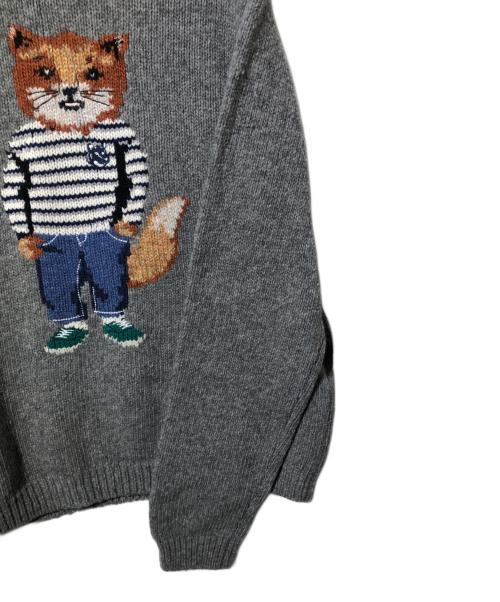 maison kitsune（メゾンキツネ）MAISON KITSUNE (メゾンキツネ) DRESSED FOXクルーニット グレー サイズ:Sの古着・服飾アイテム