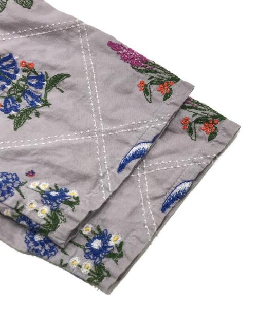 Marble SUD（マーブルシュッド）Marble SUD (マーブルシュッド) 花とミツバチ コットンリネン刺しゅうワンピース グレー サイズ:表記なしの古着・服飾アイテム