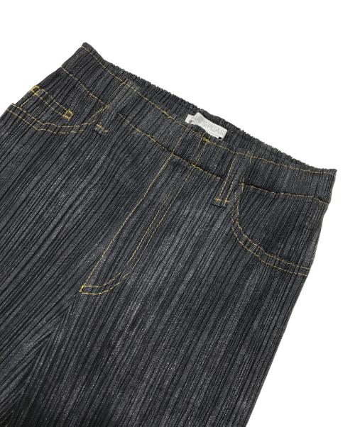 PLEATS PLEASE（プリーツプリーズ）PLEATS PLEASE (プリーツプリーズ) デニム転写プリーツパンツ/トロンプルイユ グレー サイズ:1の古着・服飾アイテム