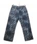 KENZO（ケンゾー）の古着「ピクセルローズプリントデニムパンツ」｜インディゴ
