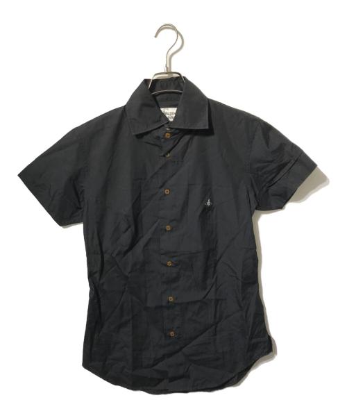 Vivienne Westwood man（ヴィヴィアン ウェストウッド マン）Vivienne Westwood man (ヴィヴィアン ウェストウッド マン) オーブ刺繍ハイネックシャツ/半袖シャツ ブラック サイズ:46の古着・服飾アイテム