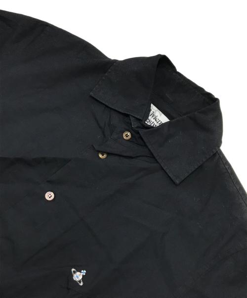 Vivienne Westwood man（ヴィヴィアン ウェストウッド マン）Vivienne Westwood man (ヴィヴィアン ウェストウッド マン) オーブ刺繍ハイネックシャツ/半袖シャツ ブラック サイズ:46の古着・服飾アイテム