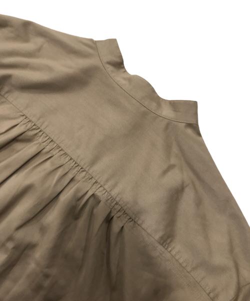 A.P.C.（アーペーセー）A.P.C. (アーペーセー) タックギャザーシャツワンピース/長袖ワンピース ベージュ サイズ:36の古着・服飾アイテム