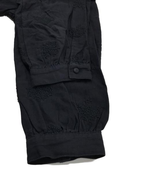 オオカミとフクロウ（オオカミトフクロウ）オオカミとフクロウ (オオカミトフクロウ) オオカミと重なる雪のカルテット 刺繍 ブラウス ブラック サイズ:FREEの古着・服飾アイテム