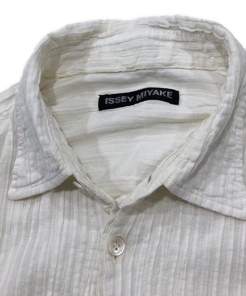 ISSEY MIYAKE（イッセイミヤケ）ISSEY MIYAKE (イッセイミヤケ) プリーツ加工長袖シャツ ホワイト サイズ:2の古着・服飾アイテム