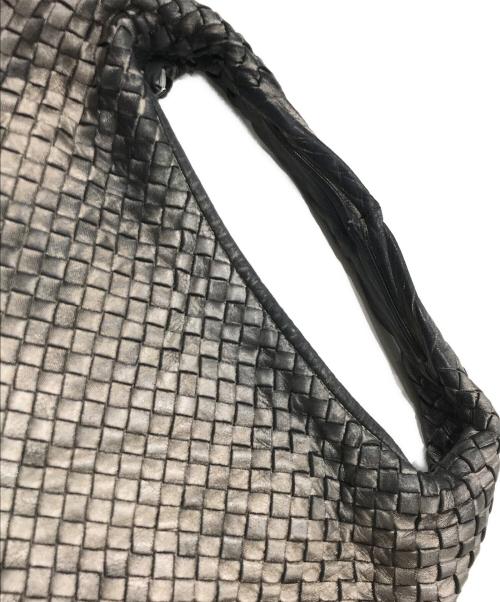 BOTTEGA VENETA（ボッテガベネタ）BOTTEGA VENETA (ボッテガベネタ) イントレチャートレザーハンドバッグ シルバーの古着・服飾アイテム