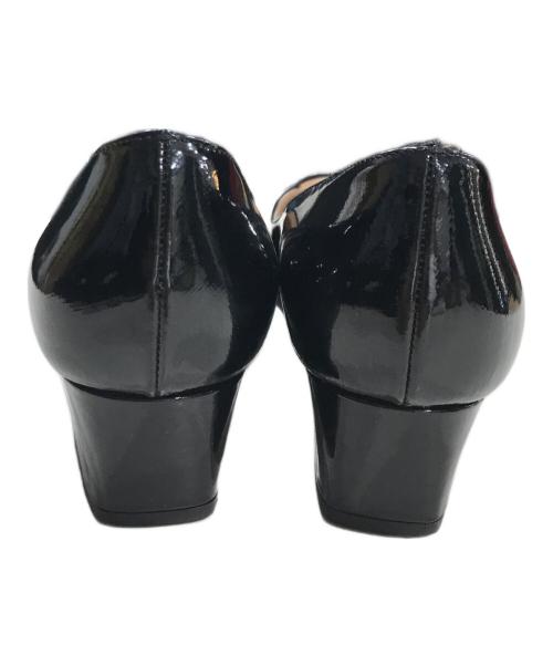 PRADA（プラダ）PRADA (プラダ) ロゴプレートパテントレザーパンプス ブラック サイズ:39の古着・服飾アイテム