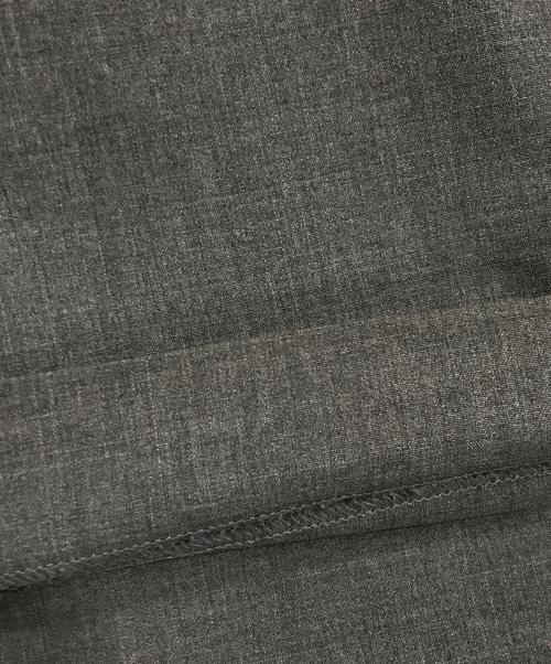 WHITE MOUNTAINEERING（ホワイトマウンテ二アニング）WHITE MOUNTAINEERING (ホワイトマウンテ二アニング) WOOL STRETCH 4 TUCK WIDE パンツ グレー サイズ:2の古着・服飾アイテム