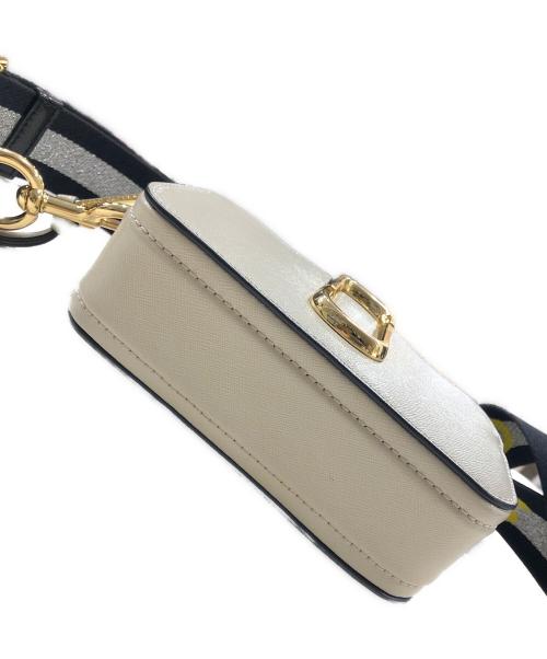 MARC JACOBS（マークジェイコブズ）MARC JACOBS (マークジェイコブズ) スナップショットショルダーバッグ ベージュ×ピンクの古着・服飾アイテム