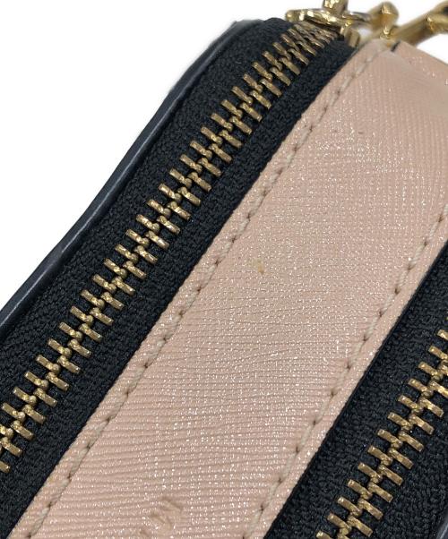 MARC JACOBS（マークジェイコブズ）MARC JACOBS (マークジェイコブズ) スナップショットショルダーバッグ ベージュ×ピンクの古着・服飾アイテム