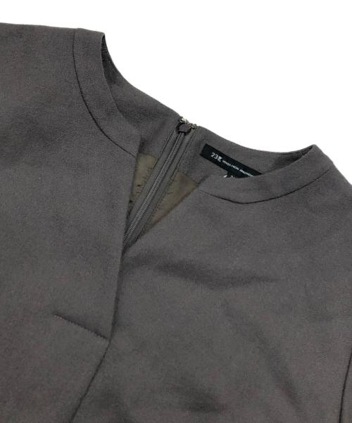 23区（ニジュウサンク）23区 (ニジュウサンク) ウールジョーゼット フィットアンドフレア ワンピース グレー サイズ:36の古着・服飾アイテム