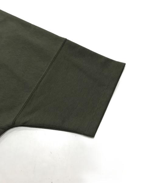 is-ness（イズネス）is-ness (イズネス) ステッチサークルラインカットソー/半袖シャツ カーキ サイズ:Lの古着・服飾アイテム