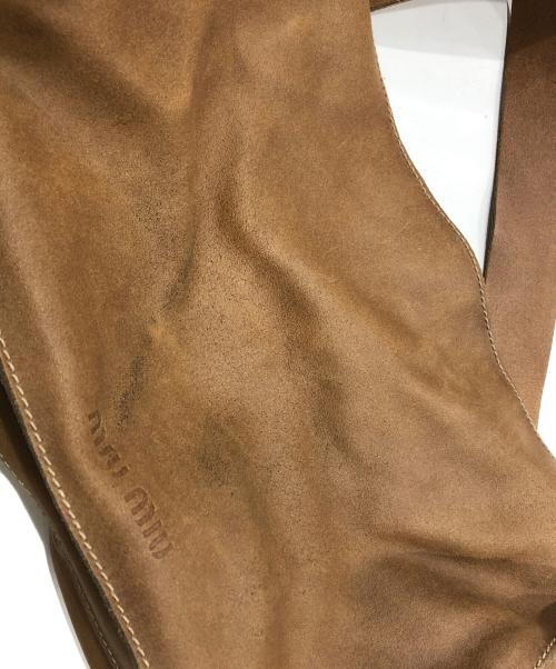 MIU MIU（ミュウミュウ）MIU MIU (ミュウミュウ) オールドレザーショルダーバッグ ブラウンの古着・服飾アイテム