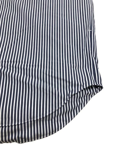 miffew（ミフュー）miffew (ミフュー) ロングダウンシャツ ホワイト×ネイビー サイズ:3の古着・服飾アイテム