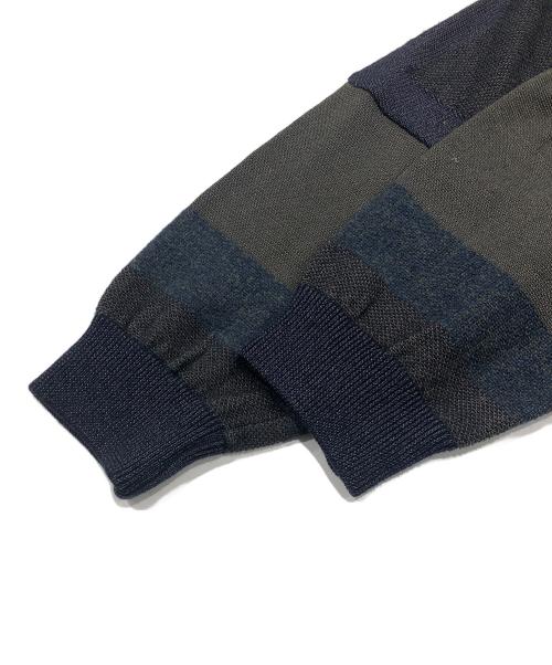 ISSEY MIYAKE（イッセイミヤケ）ISSEY MIYAKE (イッセイミヤケ) Vネックニット ネイビー×カーキ サイズ:2の古着・服飾アイテム