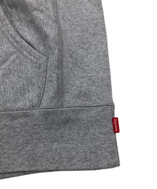 SUPREME（シュプリーム）SUPREME (シュプリーム) trademark hooded sweatshirt（トレードマーク　フーデッド　スウェットシャツ） グレー サイズ:Mの古着・服飾アイテム