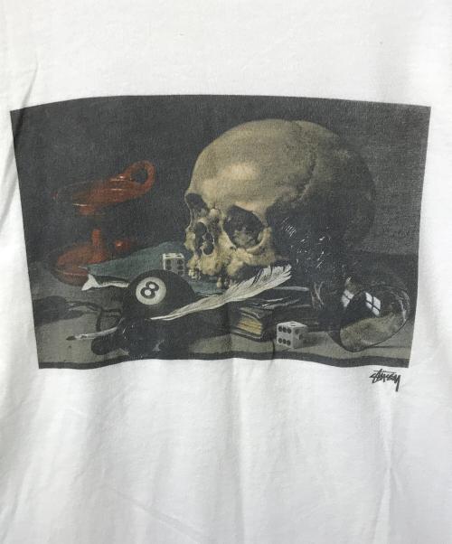 stussy（ステューシー）stussy (ステューシー) 8ボール＆スカルプリントTシャツ ホワイト サイズ:Mの古着・服飾アイテム