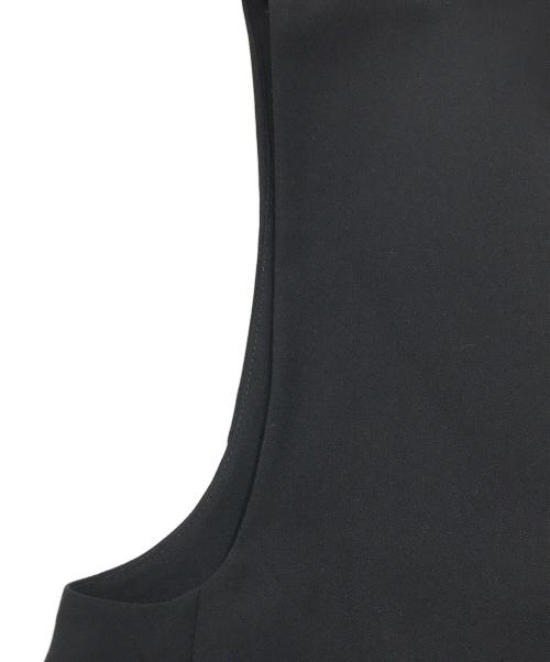 icB（アイシービー）icB (アイシービー) Fluid Back Satinジレ ブラック サイズ:4の古着・服飾アイテム