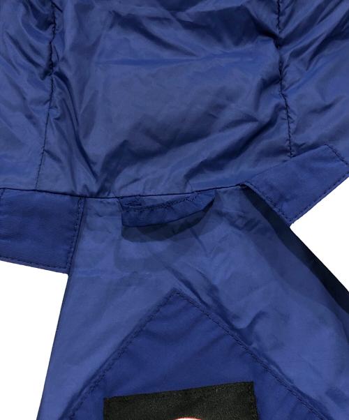 CANADA GOOSE（カナダグース）CANADA GOOSE (カナダグース) X-Ray Chilliwack（エックスレイ　チリワック） ボンバーダウンジャケット ブルー×ホワイト サイズ:Sの古着・服飾アイテム
