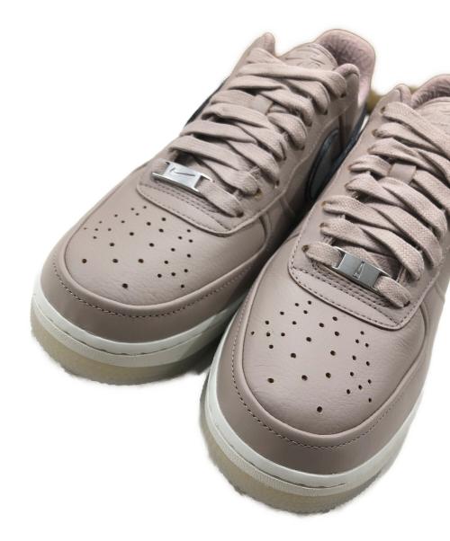 NIKE（ナイキ）NIKE (ナイキ) A Ma Maniere (ア・マ・マニエール) Air Force 1 Low '07 スニーカー ピンク サイズ:US9.5/UK7/EUR41の古着・服飾アイテム