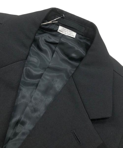 COMME des GARCONS HOMME PLUS（コムデギャルソンオムプリュス）COMME des GARCONS HOMME PLUS (コムデギャルソンオムプリュス) パテッドクロップド変形テーラードジャケット ブラック サイズ:Mの古着・服飾アイテム
