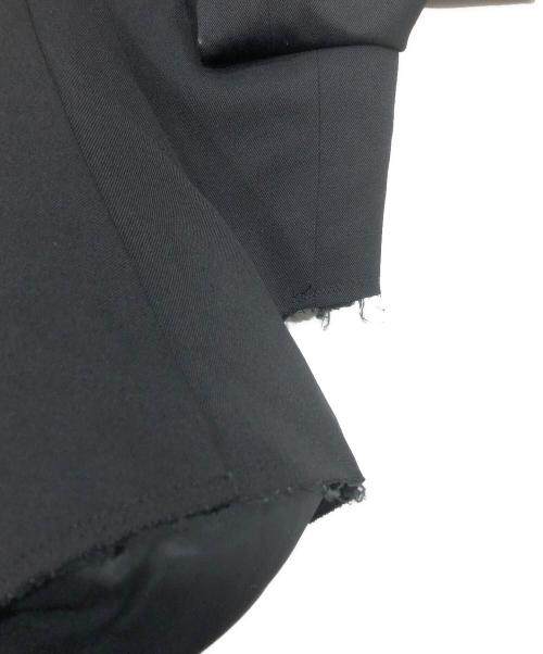 COMME des GARCONS HOMME PLUS（コムデギャルソンオムプリュス）COMME des GARCONS HOMME PLUS (コムデギャルソンオムプリュス) パテッドクロップド変形テーラードジャケット ブラック サイズ:Mの古着・服飾アイテム