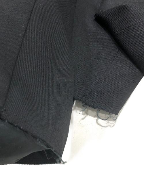 COMME des GARCONS HOMME PLUS（コムデギャルソンオムプリュス）COMME des GARCONS HOMME PLUS (コムデギャルソンオムプリュス) パテッドクロップド変形テーラードジャケット ブラック サイズ:Mの古着・服飾アイテム
