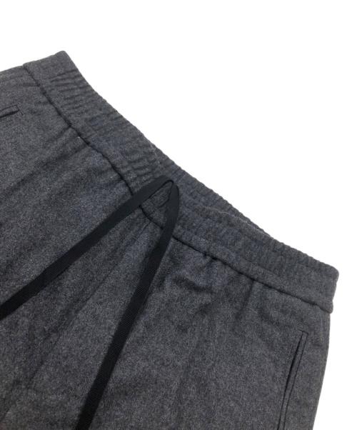 GUCCI（グッチ）GUCCI (グッチ) 背面刺繍デザインセットアップスーツ グレー サイズ:44の古着・服飾アイテム