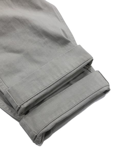 MHL（エムエイチエル）MHL (エムエイチエル) ORGANIC COTTON SATEEN TROUSERS ベージュの古着・服飾アイテム