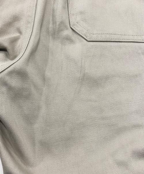 MHL（エムエイチエル）MHL (エムエイチエル) ORGANIC COTTON SATEEN TROUSERS ベージュの古着・服飾アイテム