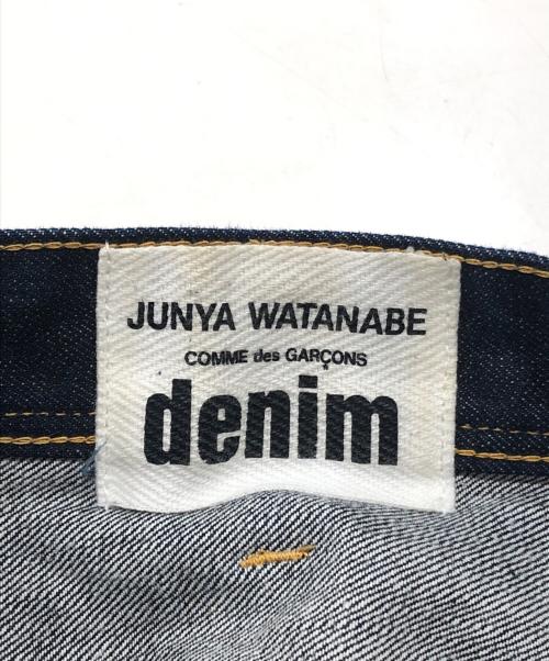 JUNYA WATANABE COMME des GARCONS（(ジュンヤワタナベ コムデギャルソン）JUNYA WATANABE COMME des GARCONS ((ジュンヤワタナベ コムデギャルソン) イエローステッチシンチバックデニムパンツ インディゴ サイズ:Mの古着・服飾アイテム