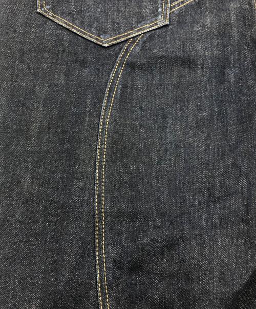 JUNYA WATANABE COMME des GARCONS（(ジュンヤワタナベ コムデギャルソン）JUNYA WATANABE COMME des GARCONS ((ジュンヤワタナベ コムデギャルソン) イエローステッチシンチバックデニムパンツ インディゴ サイズ:Mの古着・服飾アイテム