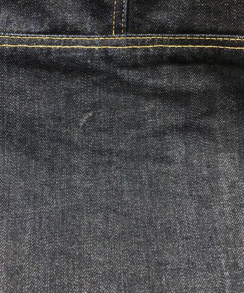 JUNYA WATANABE COMME des GARCONS（(ジュンヤワタナベ コムデギャルソン）JUNYA WATANABE COMME des GARCONS ((ジュンヤワタナベ コムデギャルソン) イエローステッチシンチバックデニムパンツ インディゴ サイズ:Mの古着・服飾アイテム