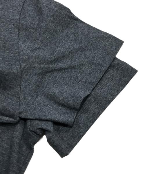 PRADA（プラダ）PRADA (プラダ) スタッズ付きアップリケTシャツ/半袖カットソー グレー サイズ:Sの古着・服飾アイテム