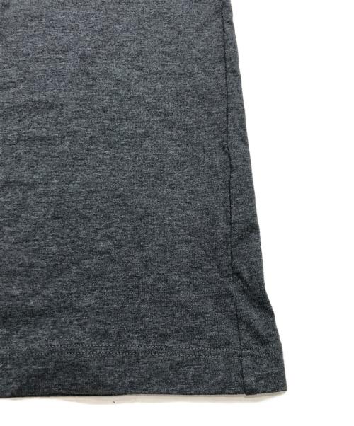 PRADA（プラダ）PRADA (プラダ) スタッズ付きアップリケTシャツ/半袖カットソー グレー サイズ:Sの古着・服飾アイテム