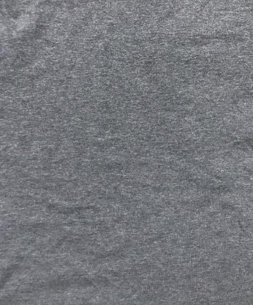 PRADA（プラダ）PRADA (プラダ) スタッズ付きアップリケTシャツ/半袖カットソー グレー サイズ:Sの古着・服飾アイテム