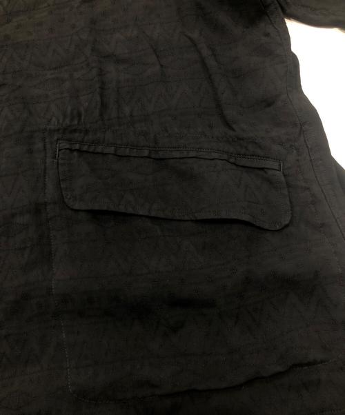 WHITE MOUNTAINEERING（ホワイトマウンテ二アニング）WHITE MOUNTAINEERING (ホワイトマウンテ二アニング) ジャガードラペルジャケット/JACQUARD LAPEL JACKET ブラック サイズ:3の古着・服飾アイテム