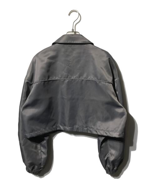 EMODA（エモダ）EMODA (エモダ) ボックスEマークショートブルゾン グレー サイズ:FREEEの古着・服飾アイテム