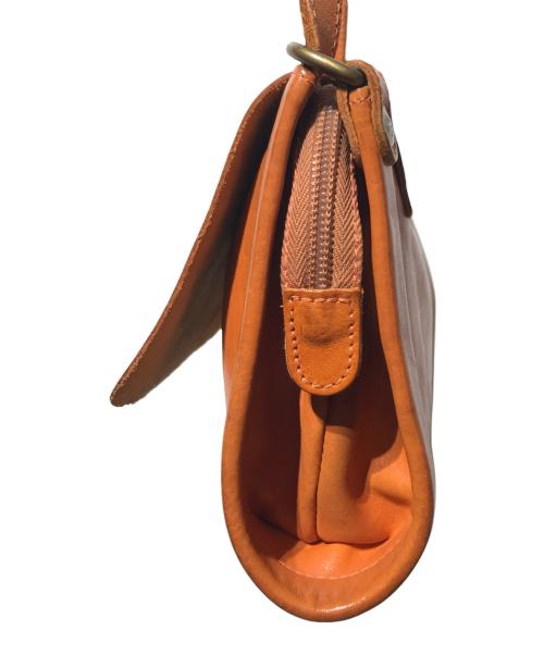 IL BISONTE（イル ビゾンテ）IL BISONTE (イル ビゾンテ) フラップ レザーショルダーバッグ キャメルの古着・服飾アイテム