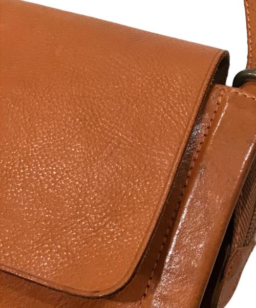 IL BISONTE（イル ビゾンテ）IL BISONTE (イル ビゾンテ) フラップ レザーショルダーバッグ キャメルの古着・服飾アイテム