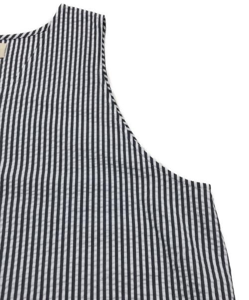 IENA（イエナ）IENA (イエナ) シアサッカータンクトップ/ノースリーブブラウス グレー×ホワイト サイズ:FREEの古着・服飾アイテム