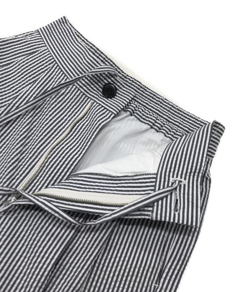 IENA（イエナ）IENA (イエナ) シアサッカーパンツ/ヒッコリーパンツ グレー×ホワイト サイズ:Sの古着・服飾アイテム