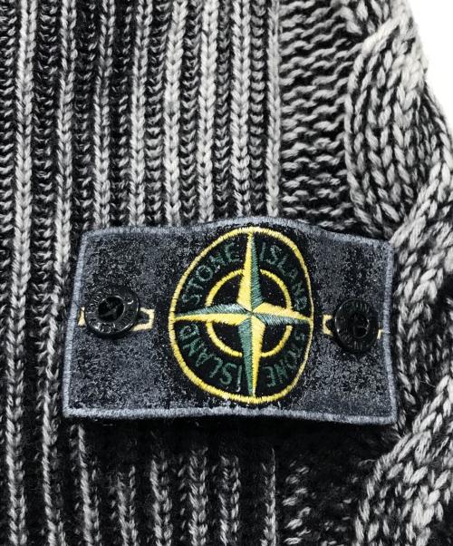STONE ISLAND（ストーンアイランド）STONE ISLAND (ストーンアイランド) フロスト・カラー・コロージョン・プルオーバーニット/ラグランスリーブニット ホワイト×ブラック サイズ:Sの古着・服飾アイテム