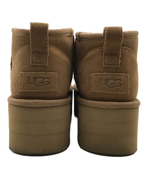 UGG（アグ）UGG (アグ) クラシックウルトラミニプラットフォーム/ボアブーツ ベージュ サイズ:24.0の古着・服飾アイテム