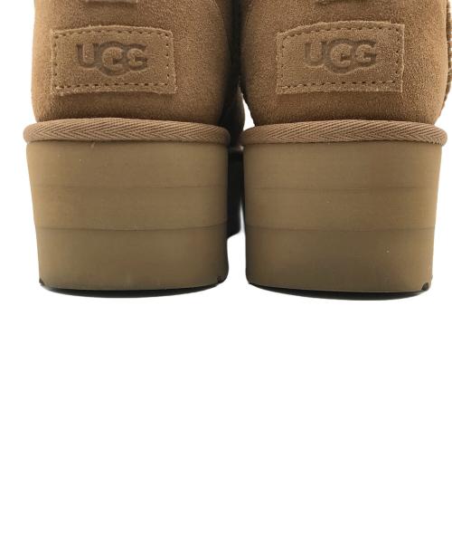 UGG（アグ）UGG (アグ) クラシックウルトラミニプラットフォーム/ボアブーツ ベージュ サイズ:24.0の古着・服飾アイテム